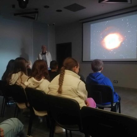 Lekcja geografii w Astrocentrum w Chełmcu